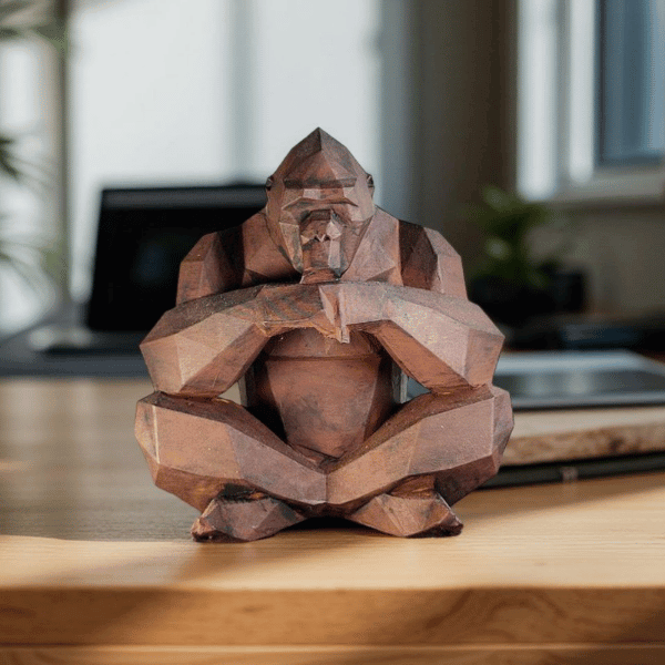 Geometrik Düşünen Goril Heykeli - Modern Sanat ve Liderlik Sembolü