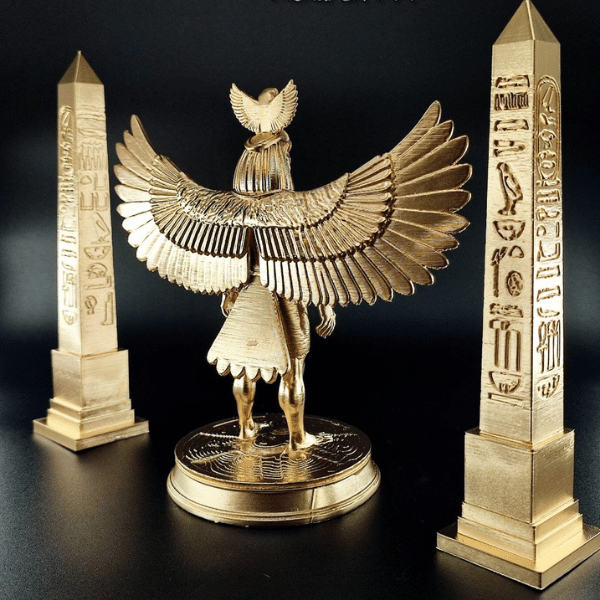 Antik Mısır Horus Heykeli ve İkili Obelisk Seti - Premium Gold Mistik Dekorasyon Figür Grubu
