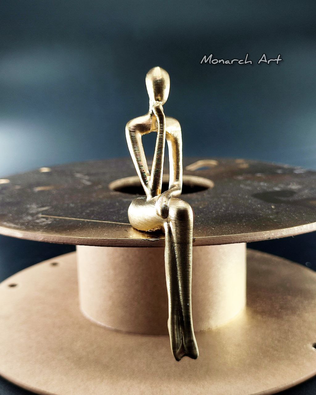 3’lü Entelektüel Figür Seti - Düşünen, Kitap Okuyan ve Müzik Dinleyen Gold Biblo - Modern Ev ve Ofis Dekorasyon Objesi (10 Cm)