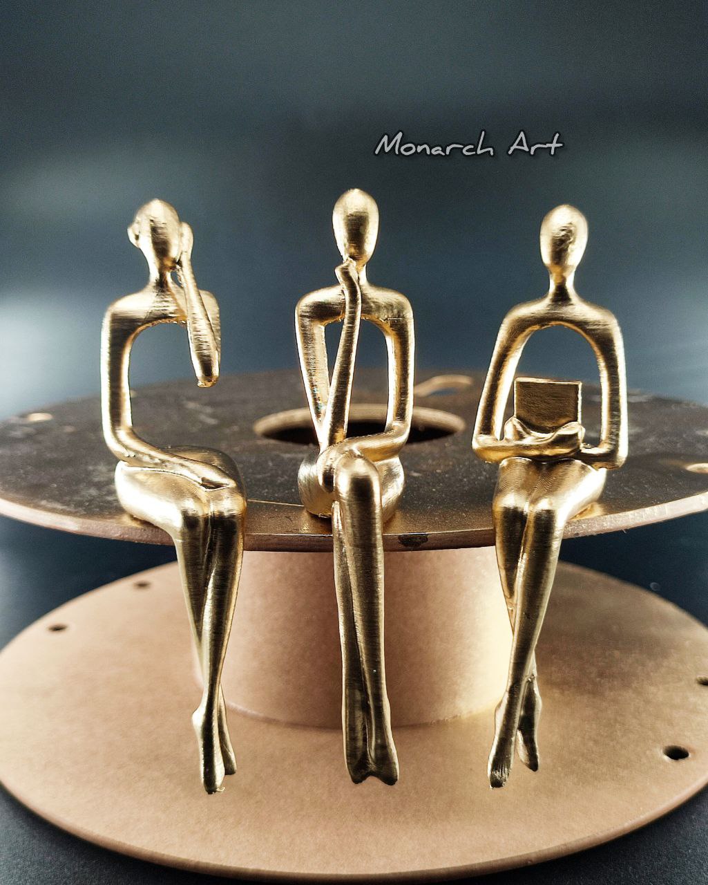 3’lü Entelektüel Figür Seti - Düşünen, Kitap Okuyan ve Müzik Dinleyen Gold Biblo - Modern Ev ve Ofis Dekorasyon Objesi (10 Cm)